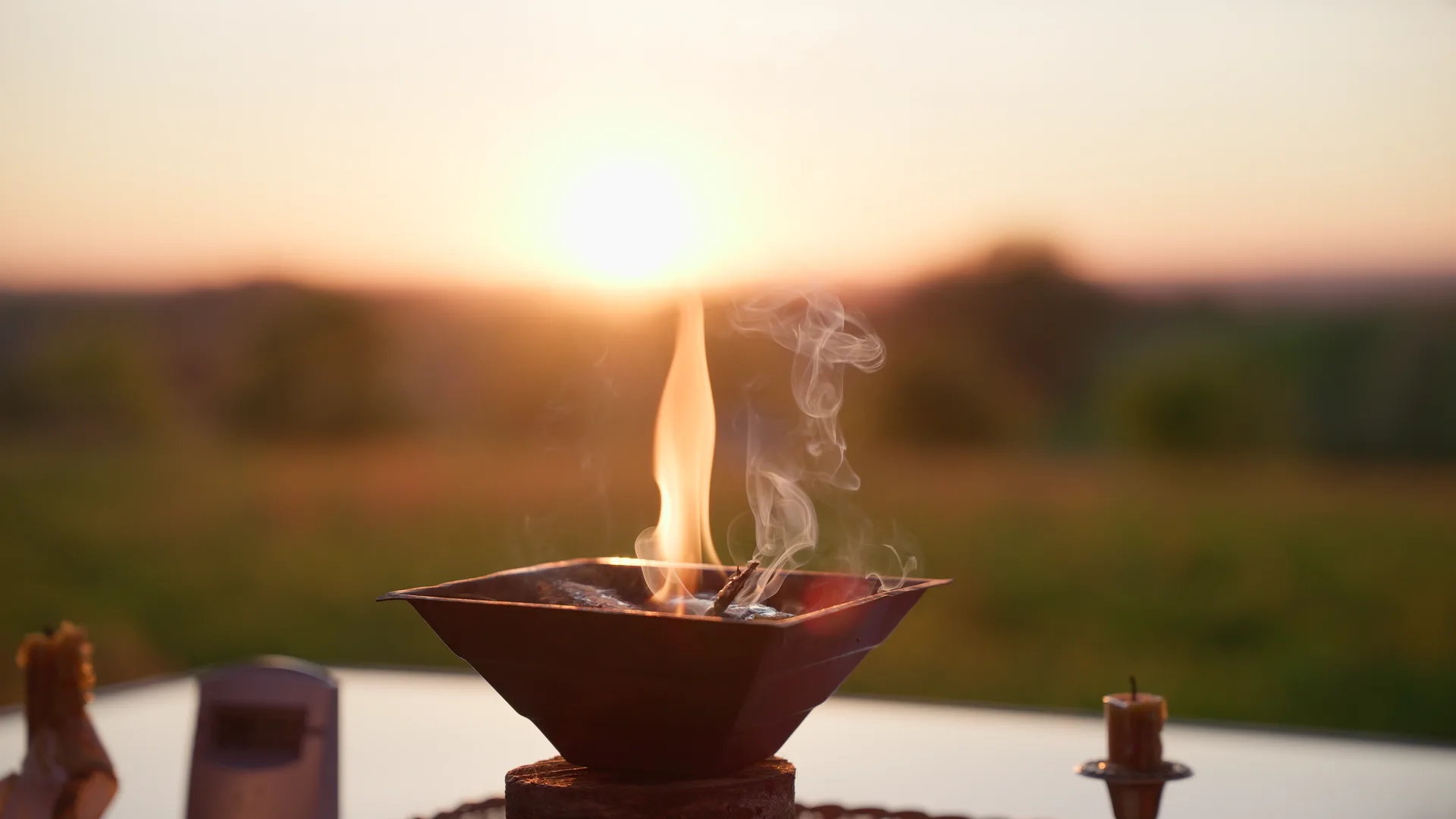 Agnihotra – Die Flamme bei Sonnenuntergang